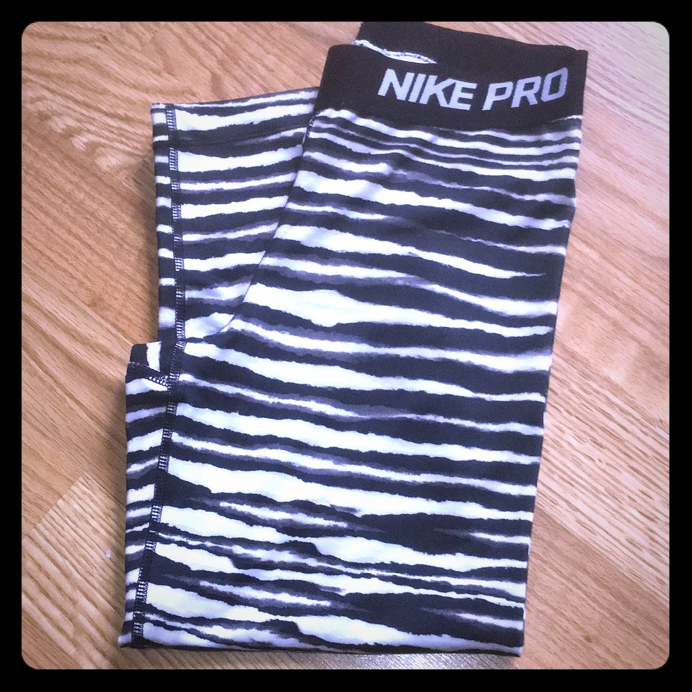 Nike pro dry fit small crop leggings